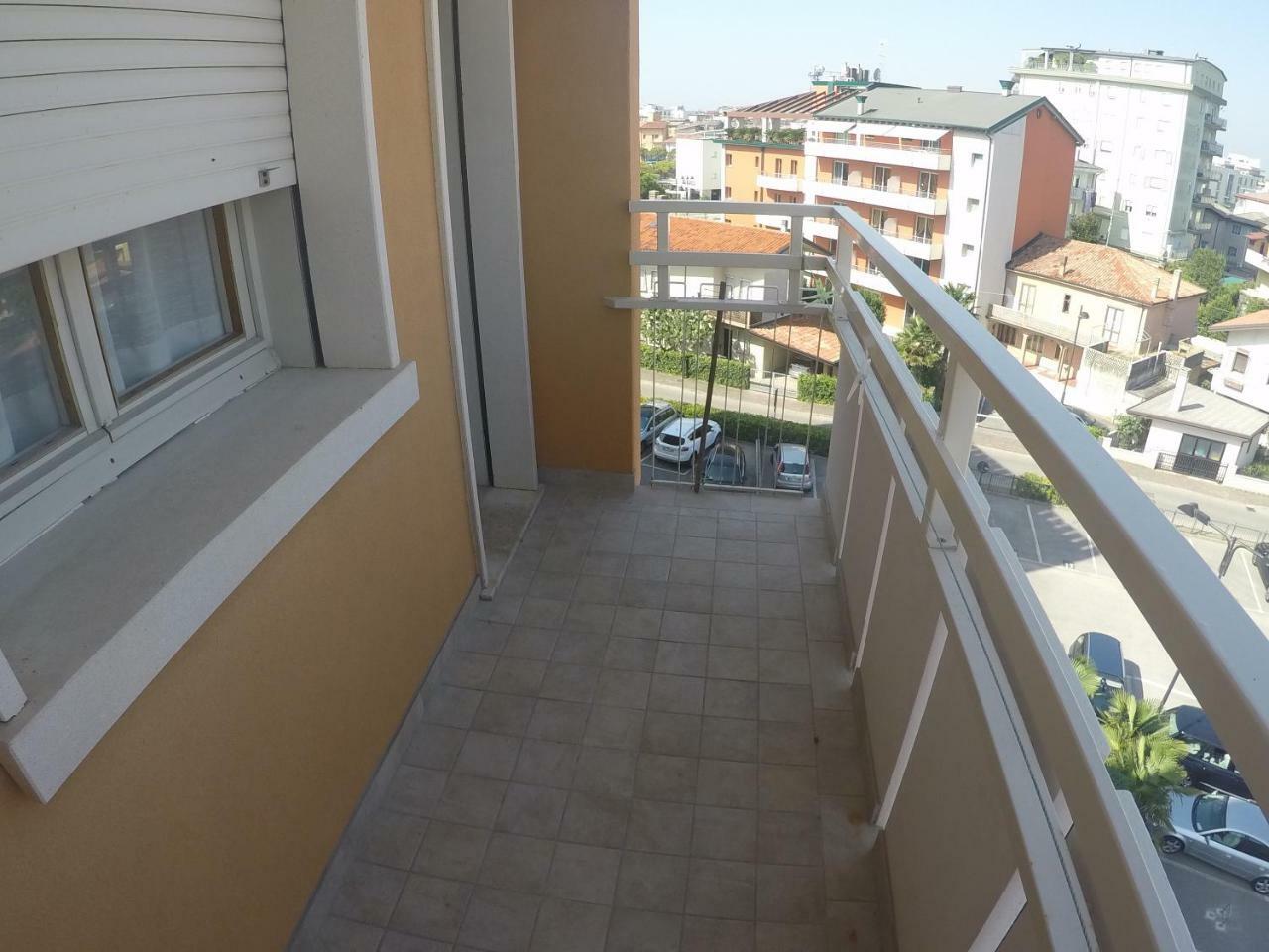 Condominio Commerciale Каорле Экстерьер фото