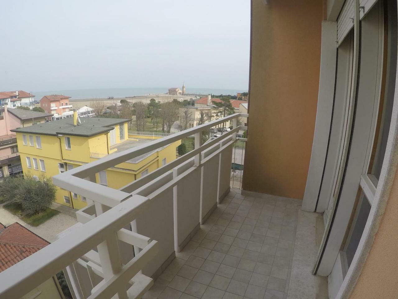 Condominio Commerciale Каорле Экстерьер фото