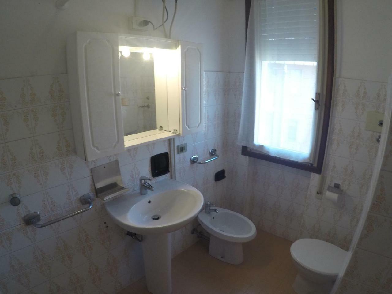 Condominio Commerciale Каорле Экстерьер фото